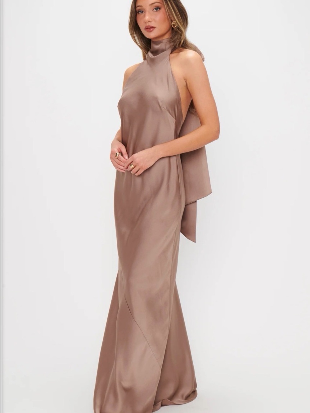 Show Me Your MuMu: Lisa Maxi
Dress ~ Dune Luxe Satin - small ~ NWT